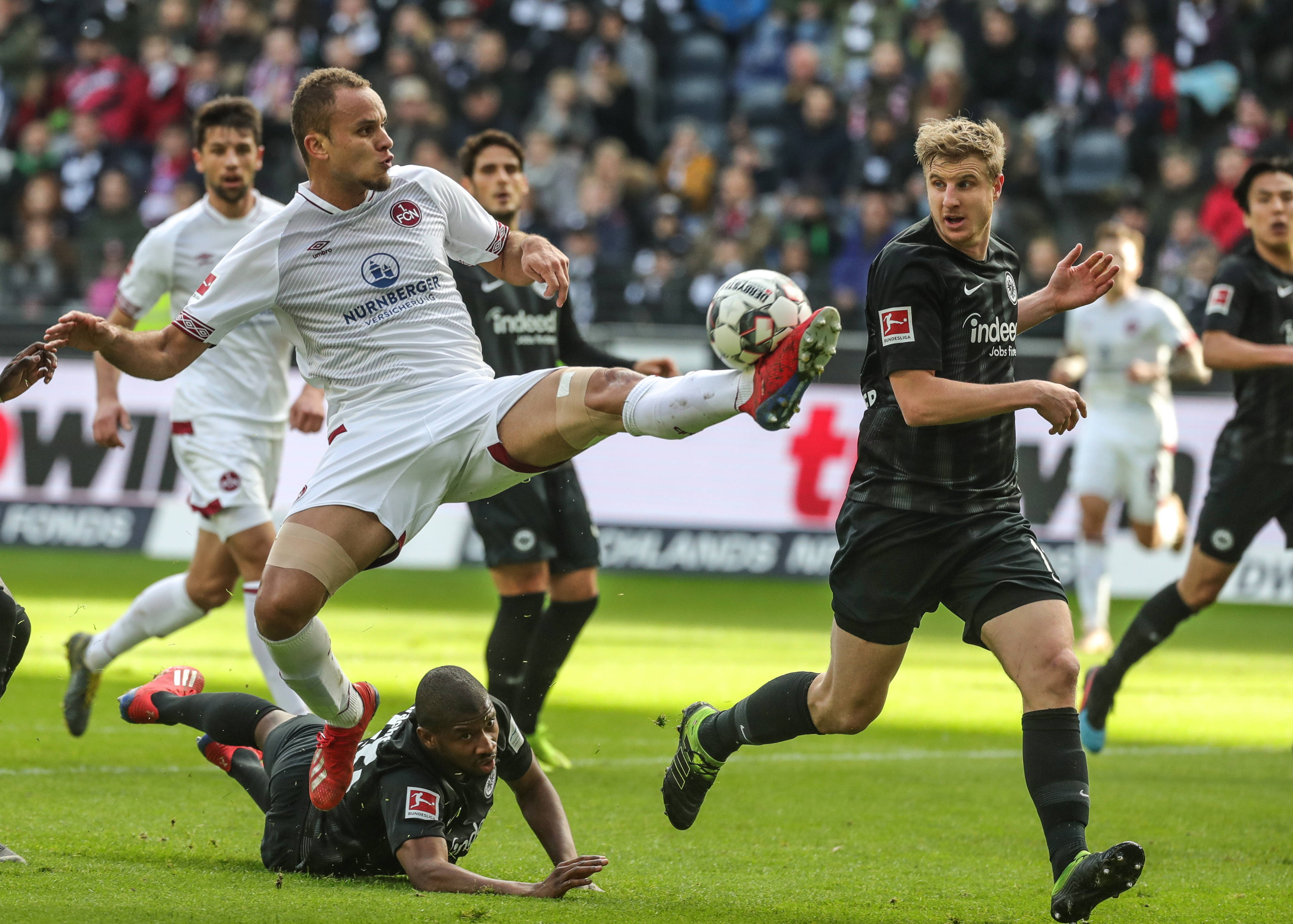 里程碑，国安36岁后卫王刚已在中超出战200场