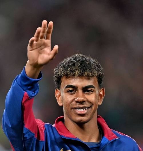 广东男篮在俱乐部杯赛中以90-70战胜广州男篮，小将王洪泽表现突出，阵容实力强劲。