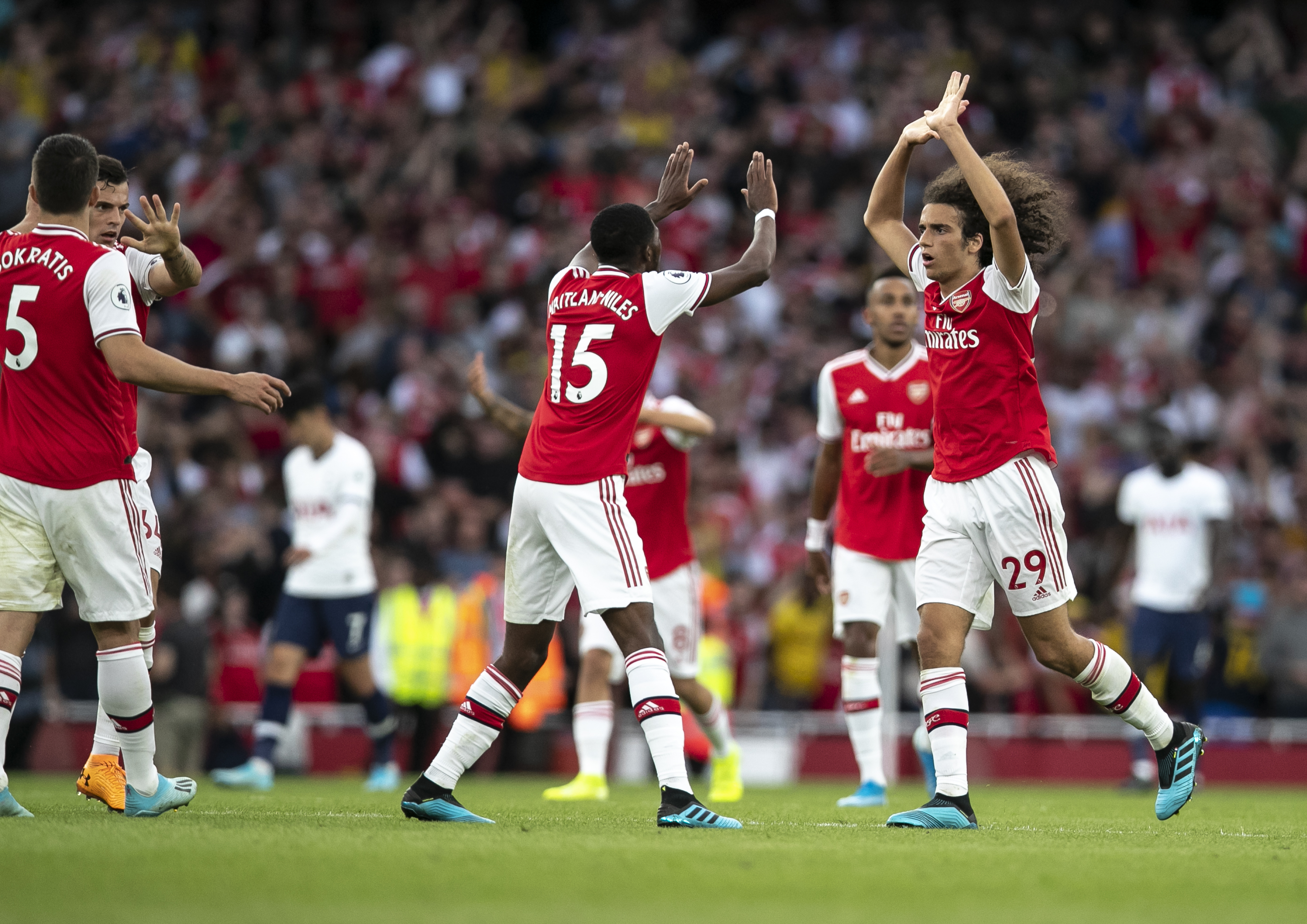 沃克＆乔治发挥出色，沃克半场16分已经刷新赛季新高