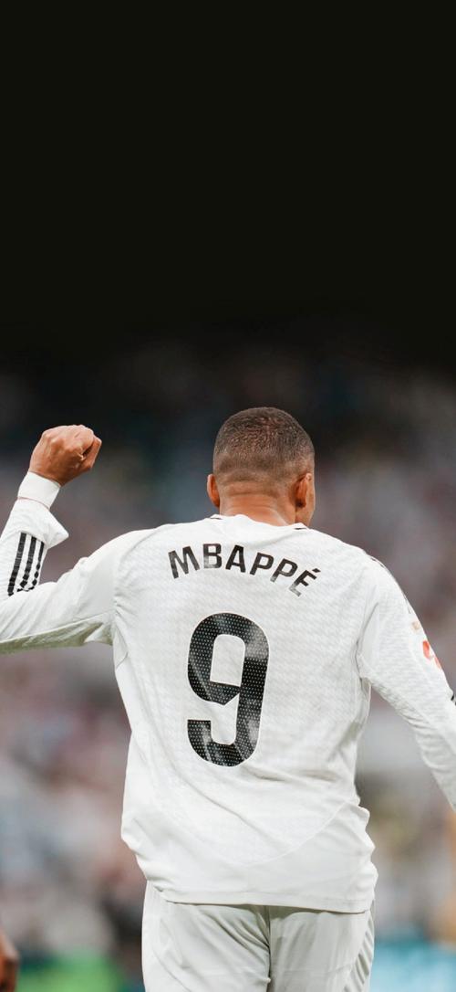 13场11球！1米91巴西锋霸紧追哈兰德，安帅迎支点王！